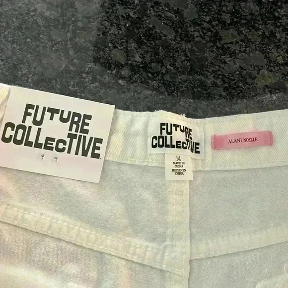 Future Collective Womens Jeans White 14 Mid-rise Straight Leg Cutout Detail NWT - Picture 4 of 9